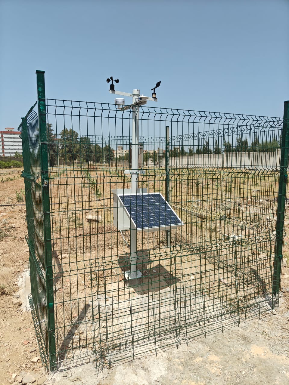 Station AgriMeteo terminée, alimentée par panneau solaire